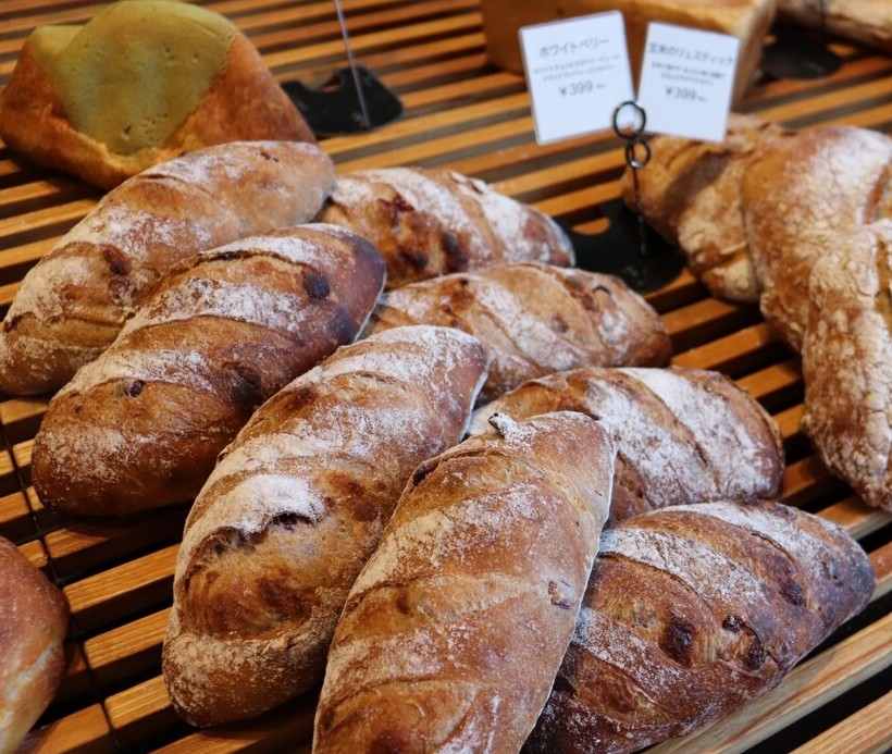 ［Yahoo!ニュース］パン屋の倒産、大幅減　コスト高の「三重苦」直面も「パン食」シフトで復活