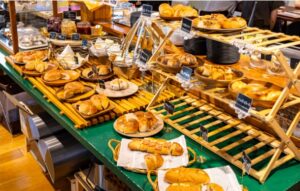 ［ふくおかナビ］【飲めるパン屋】30種のパンを食べ放題、ワインを飲み放題リピート必至のコスパ最強ランチビュッフェ