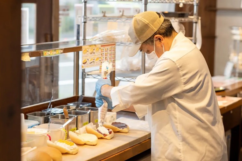 ［Forbes］パン屋さんの倒産が相次ぐなか、コッペパン専門店が潰れないワケ