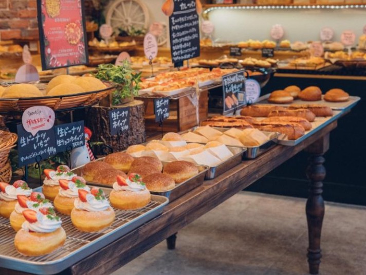 【ジモタイムズ】佐賀牛カレーパンと職人のこだわり！なぜ9カ月で地域の人気店になれたのか？『BAKERY K105』（佐賀・基山町）【まち歩き】