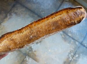 【朝日新聞】飛ぶように売れるバゲット　「パンの街2.0」つくばに昨年オープン／パン屋 モメンタム