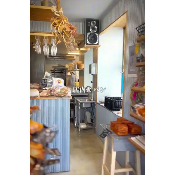 店内とパン
