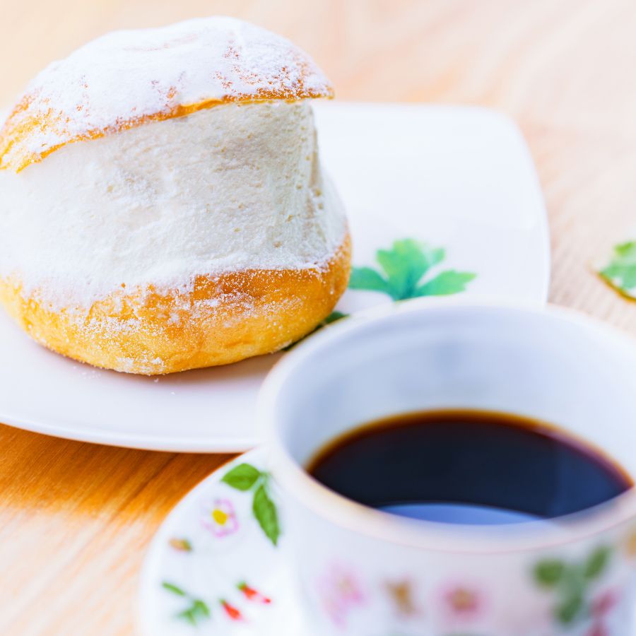 マリトッツォとコーヒー
