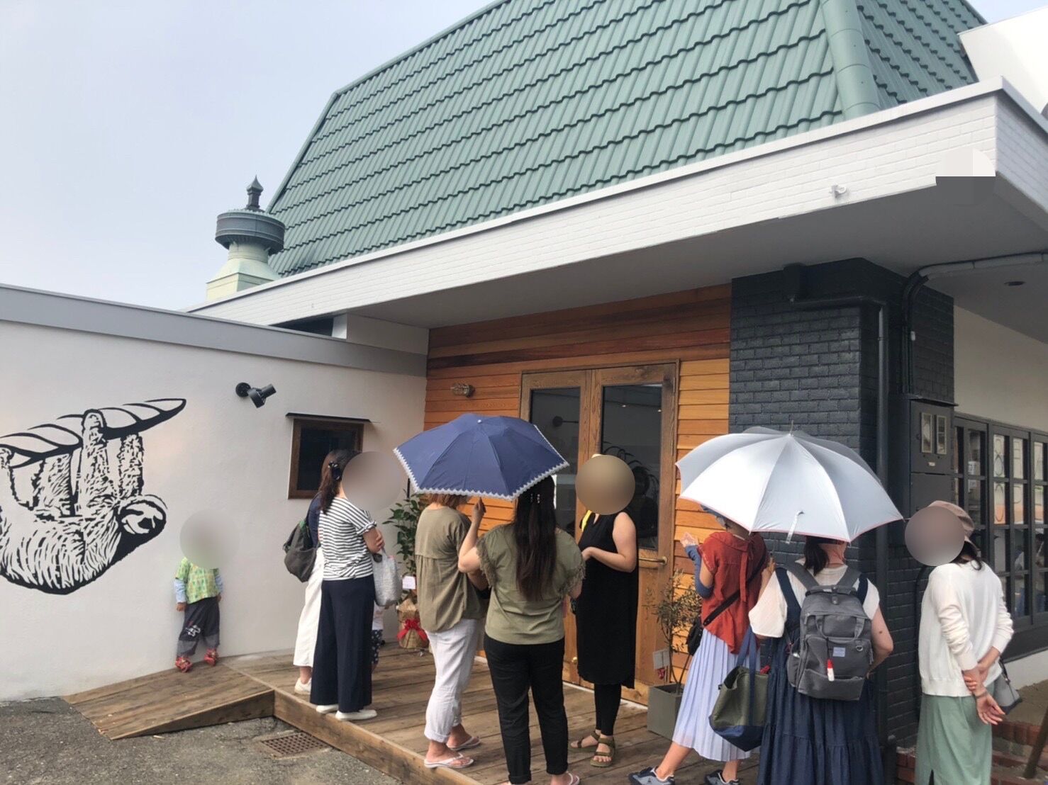 日本の大阪府池田市にオープンしたパン屋さん、gruppettoの外観写真。