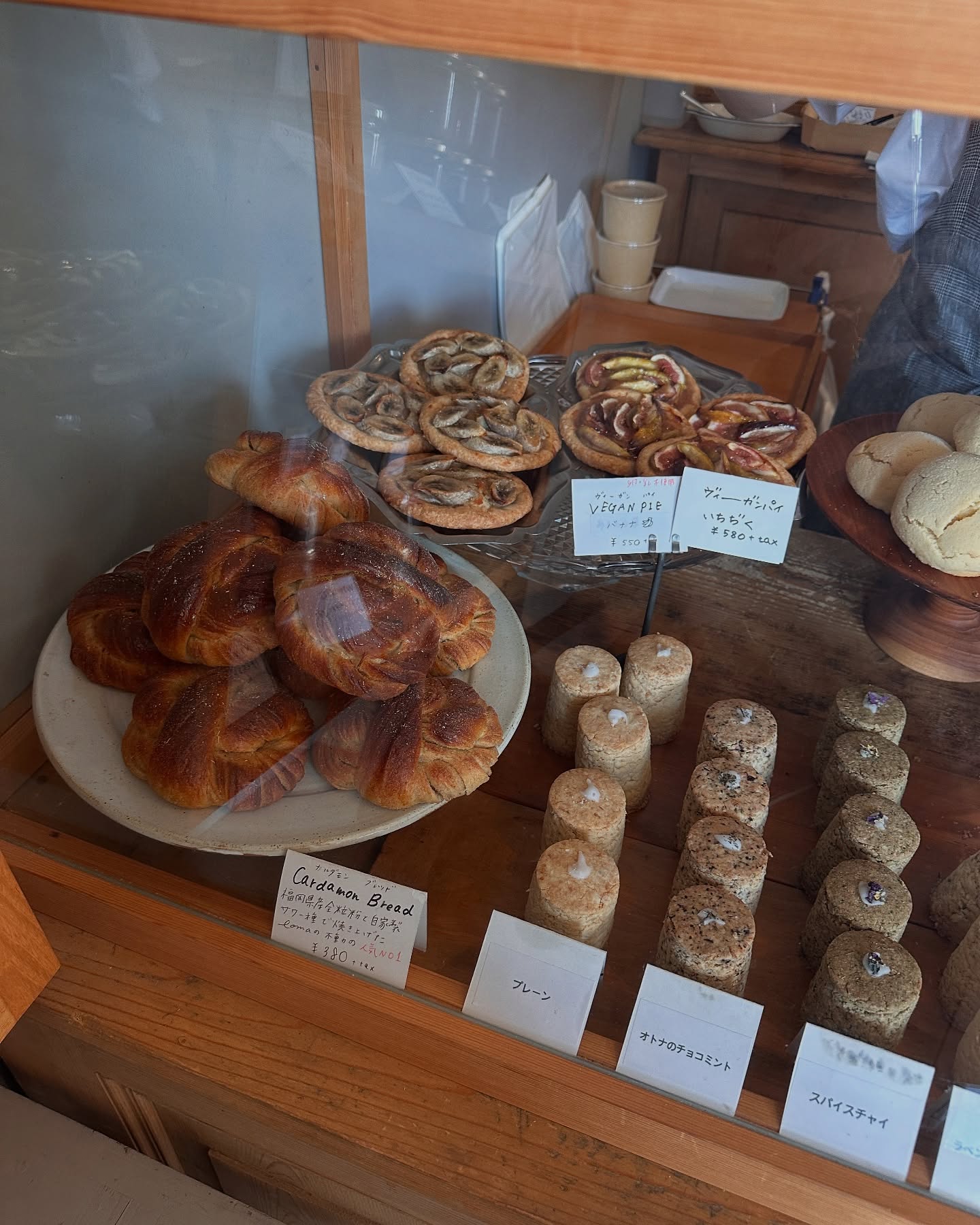 日本の福岡県福岡市にあるパン屋、lomaのパンの写真。