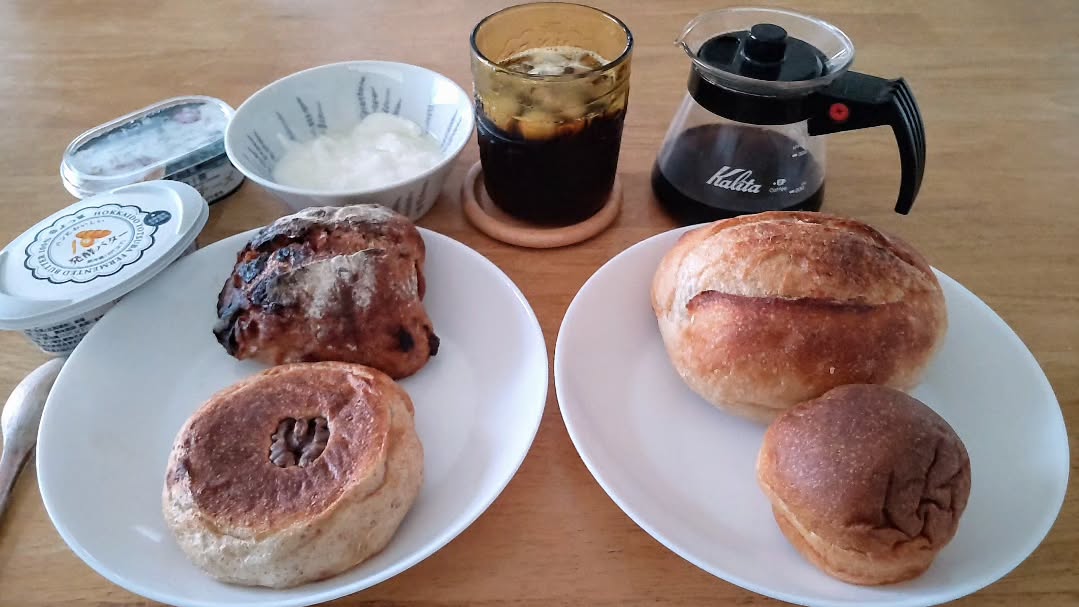 日本の北海道札幌市南区真駒内にあるパン屋、森のパンのパンの写真。