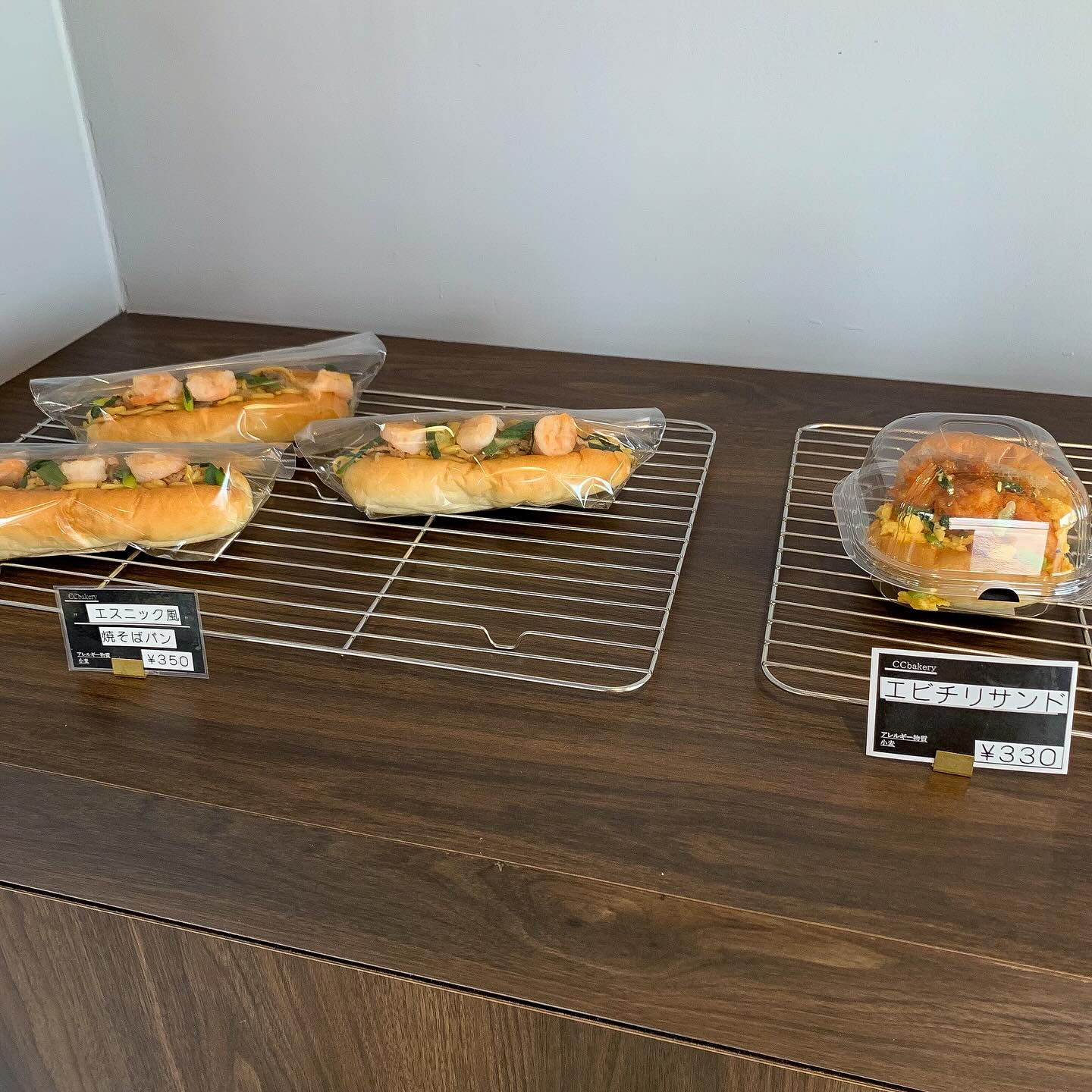 日本の大阪・西天満にあるCC Bakeryの店内写真。