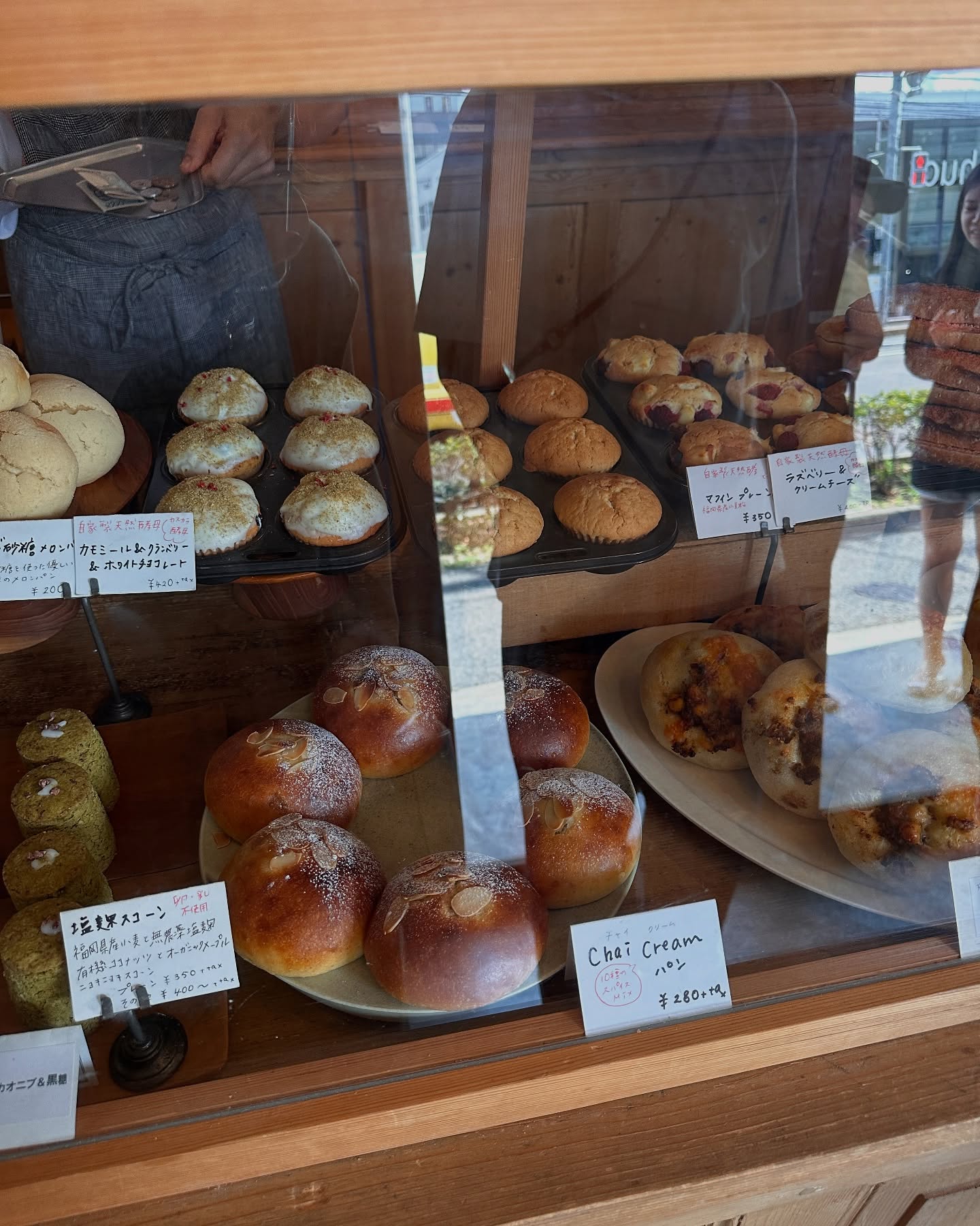 日本の福岡県福岡市にあるパン屋、lomaのパンの写真。