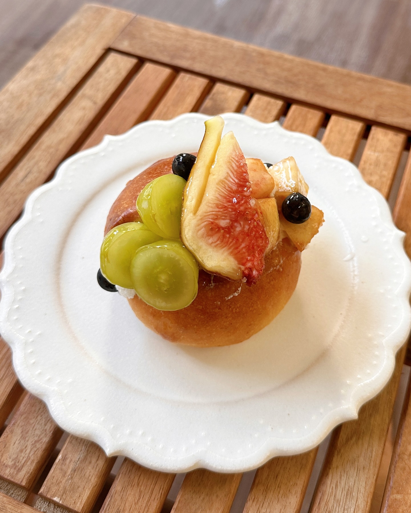 日本の福岡県福岡市にあるパン屋、lomaのパンの写真。