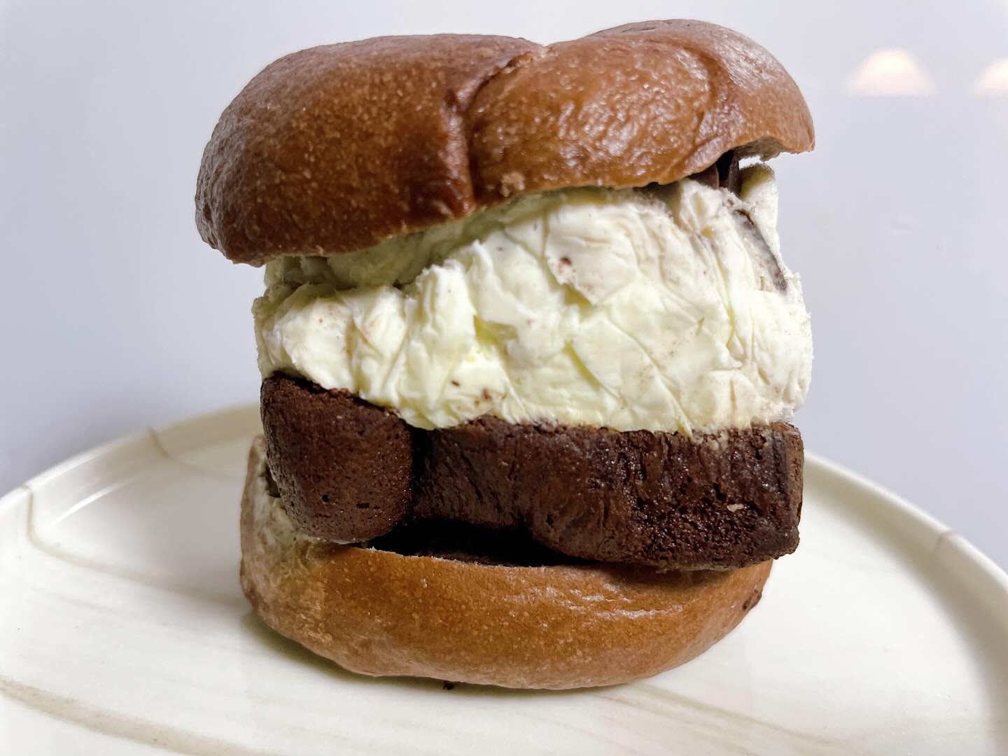 LILY BAGELのクッキー&クリームサンド