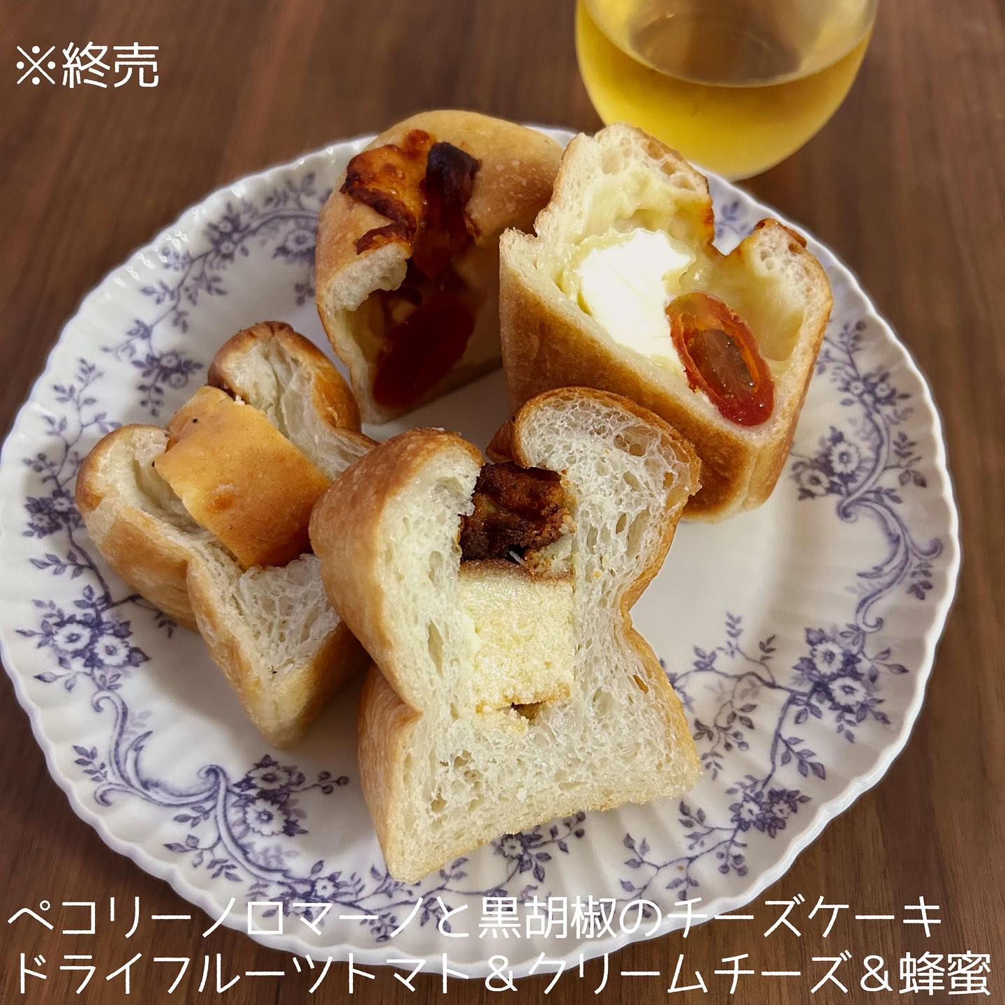 日本の大阪府大阪市にあるKONA MIZU SHIO 堺筋本町のパン。