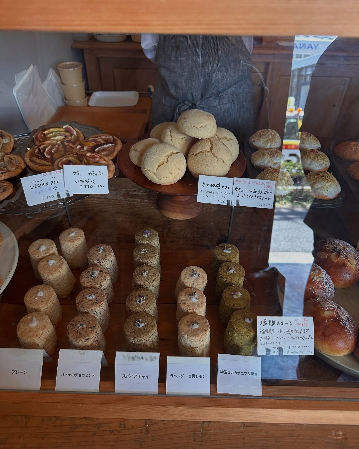 日本の福岡県福岡市にあるパン屋、lomaのパンの写真。