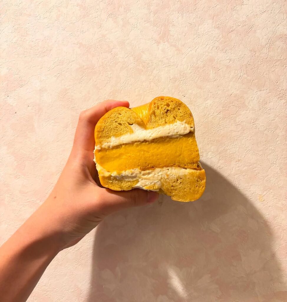 日本の愛知県名古屋市名東区にあるフククルベイクさんの、かぼちゃプリンサンドの写真。